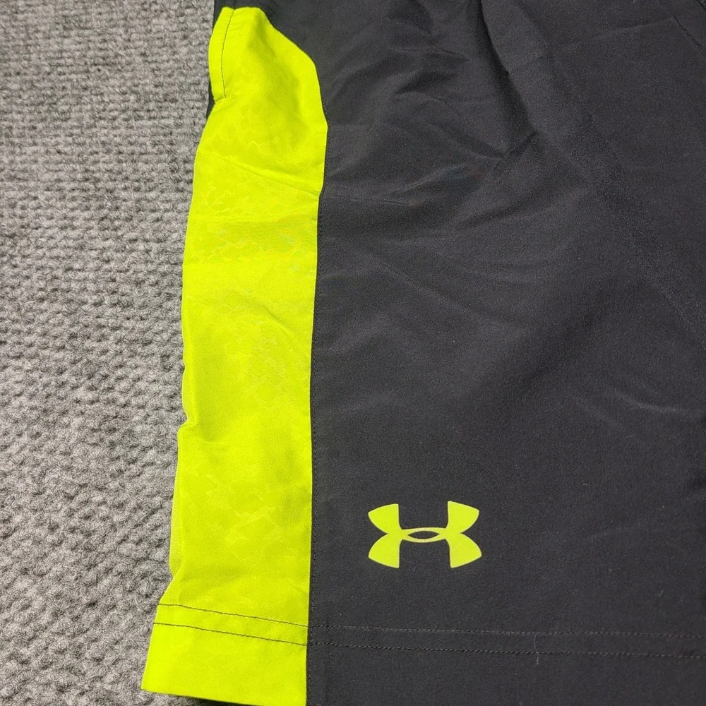 Under Armour HeatGear Mens Medium Black Neon Green Running Training Shorts